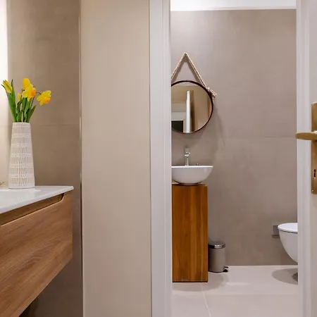 Elegance And Style Near St Peter's *