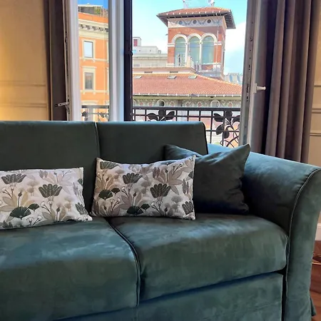 Apartment Elegance And Style Near St Peter's