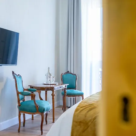 Elegance And Style Near St Peter's *