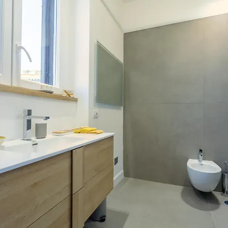 Elegance And Style Near St Peter's Roma