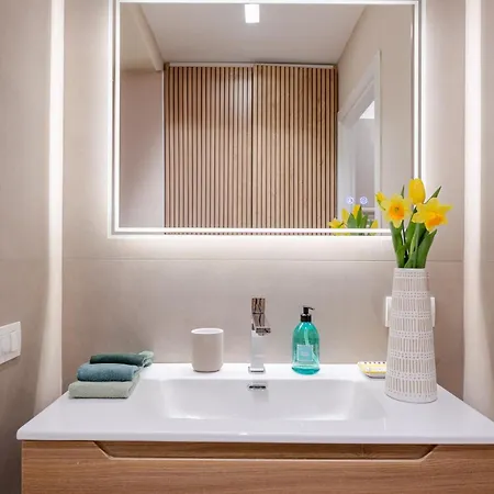 Elegance And Style Near St Peter's