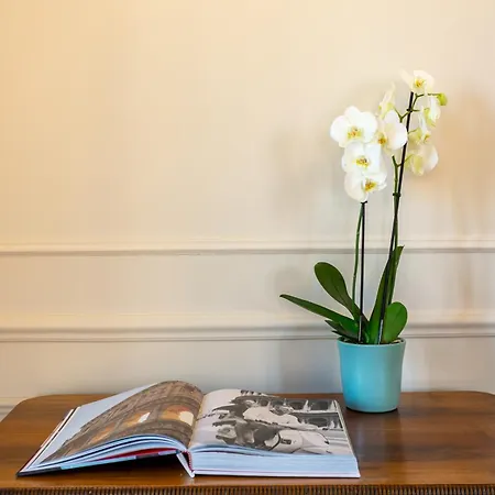 Apartment Elegance And Style In The Heart Of Rome