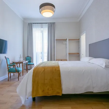 Elegance And Style In The Heart Of Apartment *