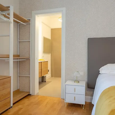 Elegance And Style In The Heart Of Apartment